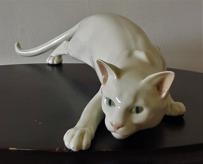 Carl Frederik Liisberg - Royal Copenhagen - Estatuilla de gato gateando - Porcelana
