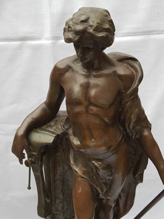 V. Constant - Stor skulptur med titeln "Le Travail" (1) - Råzink - Tidigt 1900-tal
