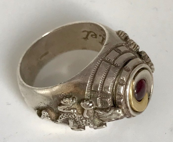 Hanussen - 14 kt Gold, Silber - Ring Granat