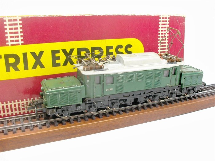 Trix Express H0 - 2241 - Elektrisk lokomotiv - BR 94 "Krokodille" i originalemballasje med hefte - DB
