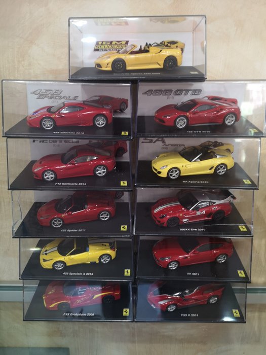 Ferrari Collection - 1:43 - 15 Miniatures + Vitrine LED Miroir, 5 étages,  fermée - Catawiki