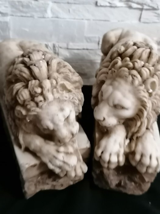 Leone di Canova (2) - polvere di marmo - recent