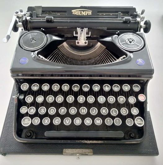 Triumph Werke Nürnberg AG - Triumph Norm 6 - 带外壳的打字机，1940年代 - 钢材（不锈钢）