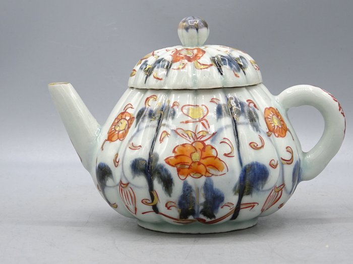 Imari tekande - Porcelæn - Japan - Cirka 1700