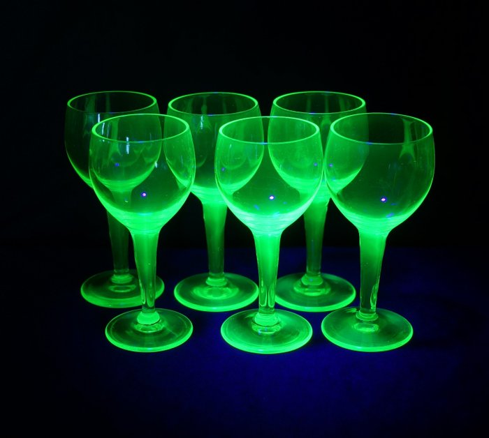 Vidrio art deco de uranio (vidrio de vaselina) - vasos de licor (6) - Vidrio