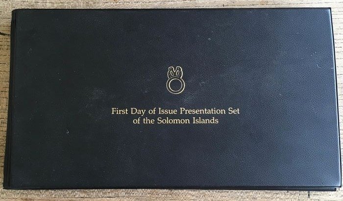 Ilhas Salomão -  First Day of Issue Presentation album  1977 - with coins and banknotes