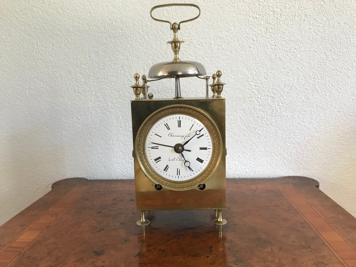 Antiikkikapsiiniupseerin kello herätyskellolla omstr. 1840 - Messinki - 1800-luku