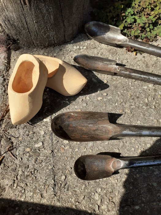 Työkalut puisten tukkojen valmistukseen - metalli
