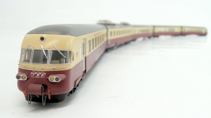 Märklin H0 - 39540 - Unidad de tren - Juego de tren de cinco piezas "Gottardo" RAe TEE II - SBB