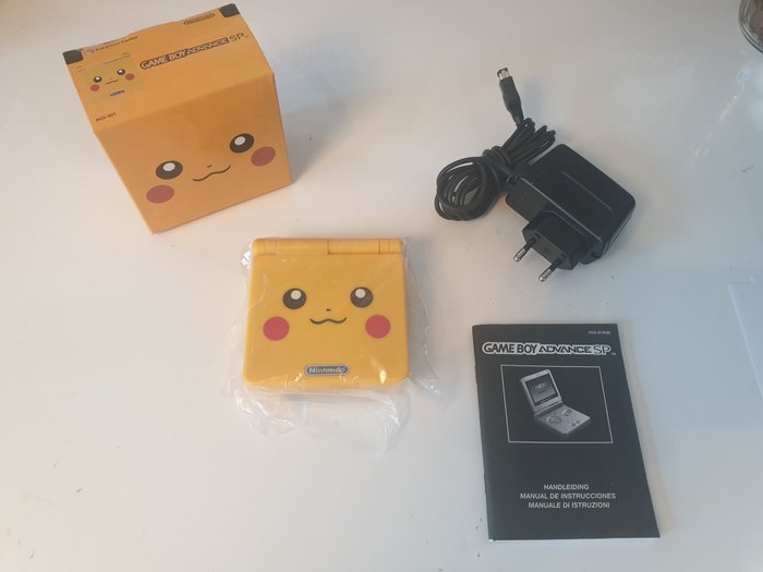 Nintendo Game boy Advance SP  Limited Edition Pikachu Pokemon new shell +Charger - Set of video game console + games - with Pikachu art work box - reprobox
