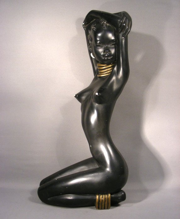 Escultura de figura de niña de yeso desnuda negra 48 cm de alto