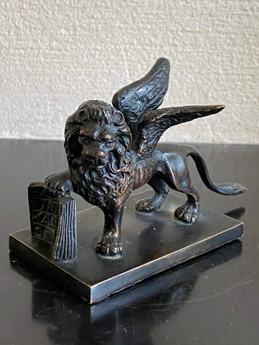 Der geflügelte Löwe des Heiligen Markus, Symbol der Stadt Venedig - Bronze (patiniert) - Anfang des 20. Jahrhunderts