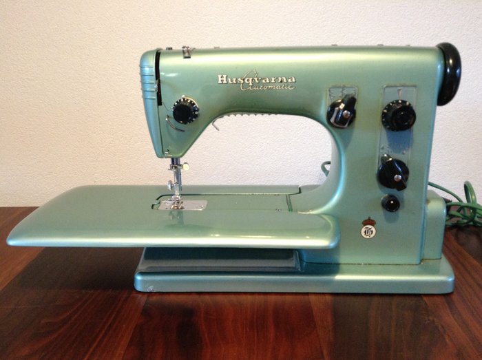 Husqvarna Automatic C I  21 A - Vintage Nähmaschine mit viel Zubehör im Originaletui, 1950er Jahre - Metall