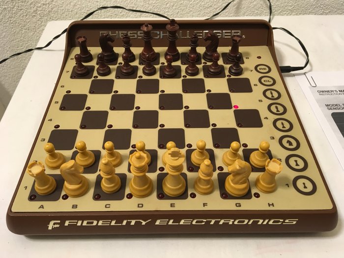 Chess computer Fidelity Chess Challenger 8 - different materials