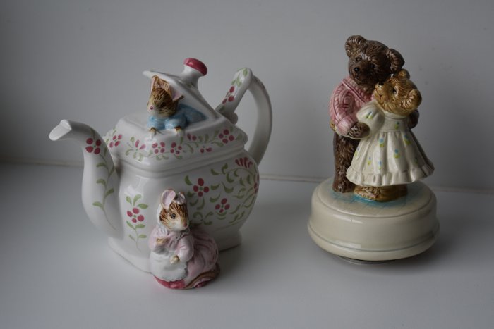 Beatrix Potter - Otagiri - hand painted - Schmid - F.  Warne & Co , Otagiri - 美麗的音樂盒-音樂收藏品-帶有老鼠的音樂盒茶壺-熊 (2) - 瓷器, -木材-金屬