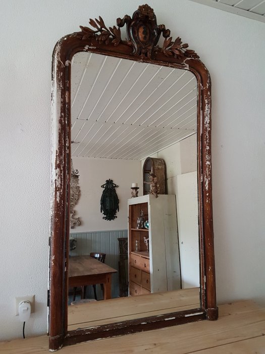 Großer antiker Spiegel mit Haube - Holz, Gips und Spiegelglas - Erste Hälfte des 20. Jahrhunderts