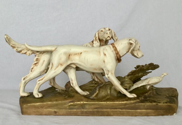Royal Dux Bohemia - Dos perros de caza en la caza del faisán