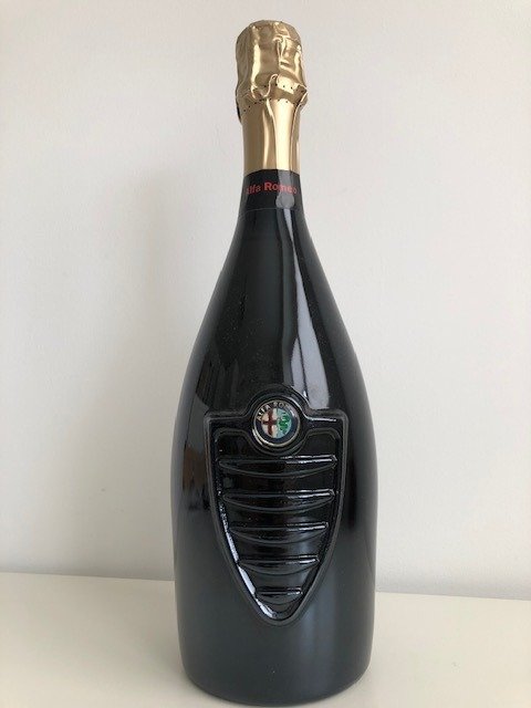 Zeldzame officiële Alfa Romeo Design-fles - Alfa Romeo Scrimaglio Blanc de Noir Brut - Alfa Romeo - Na 2000