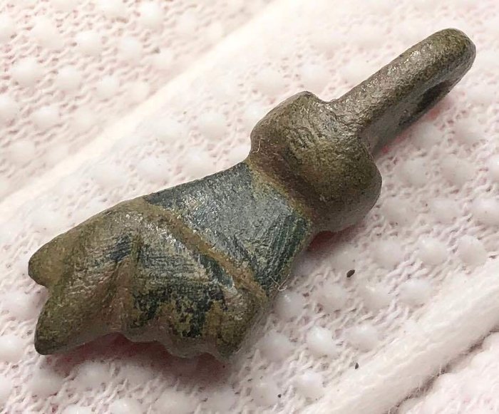 Römisches Reich Bronze Das Manus Fica Amulett oder eine Feigenhand, die eine Geste war, die weibliche Genitalien symbolisierte (Erotik)