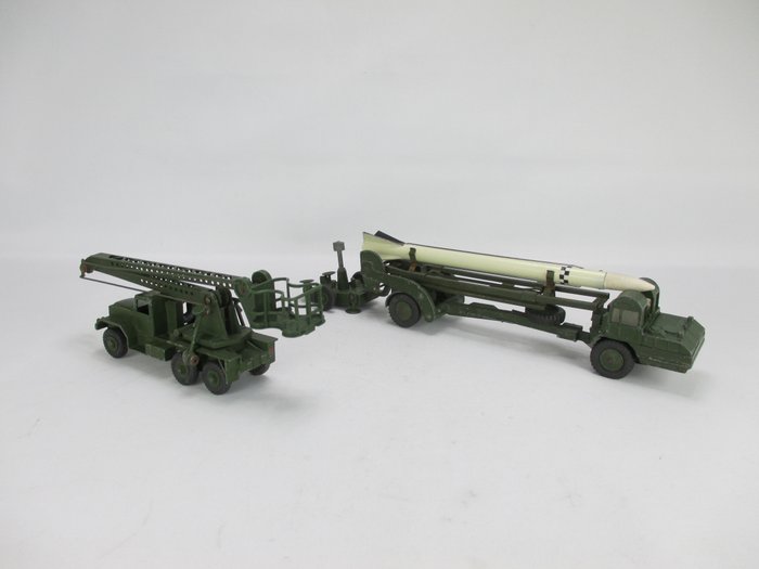 DINKY TOYS fusée de remplacement pour camion missile CORPORAL 666 militaire. 