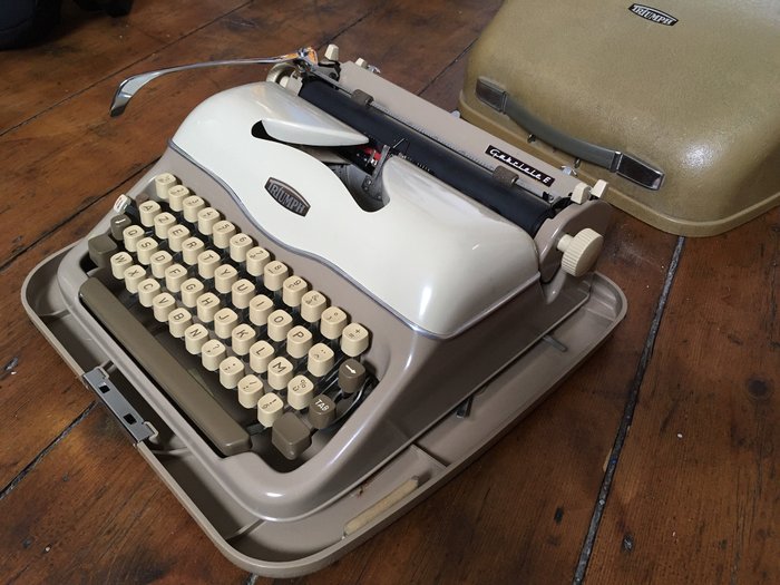 Triumph Gabriele E - máquina de escribir, años 60 - Acero