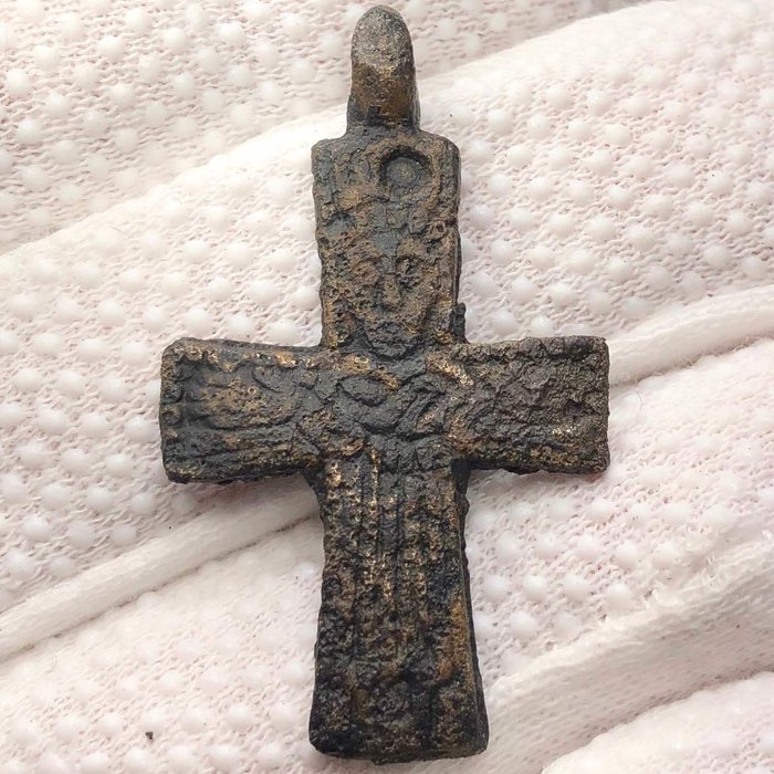 Wikinger Bronze Kreuz mit einem äußerst abstrakten Bild von Jesus Christus schien aus der Sicht der Wikinger
