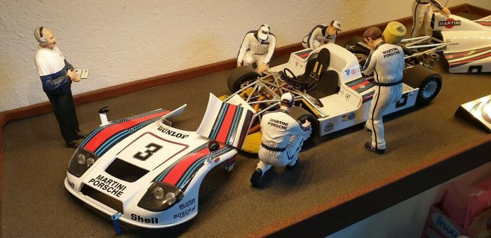Set Of 6 Truescale TSM10AC5 Pit Crew Figurines 'Martini Racing' 1/18 Scale 