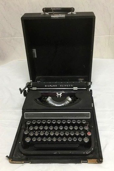 Hispano Olivetti - Studio 46 - Írógép tokkal, 1950-es évek - fém