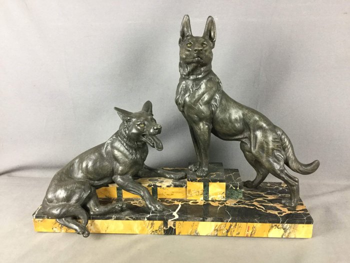 Louis Albert Carvin (1875-1951) - Escultura de perro pastor alemán grande - Mármol, Zinc técnico - Primera mitad del siglo XX