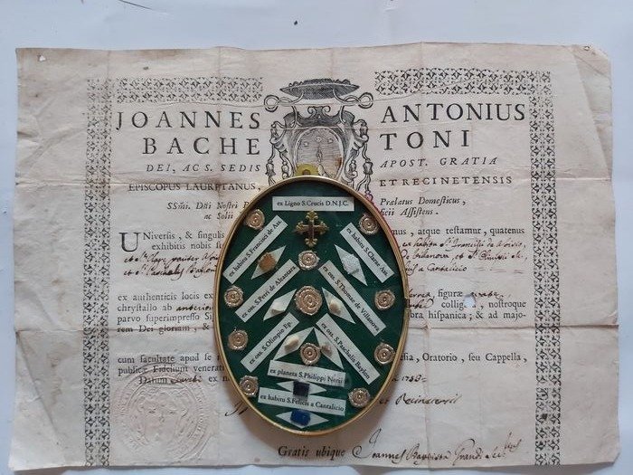 Reliquiar, Ex Ligno Crucis D.N.J.C. + 8 Relikte mit Zertifikat (2) - Glas, Holz, Messing, Textilien - 1753