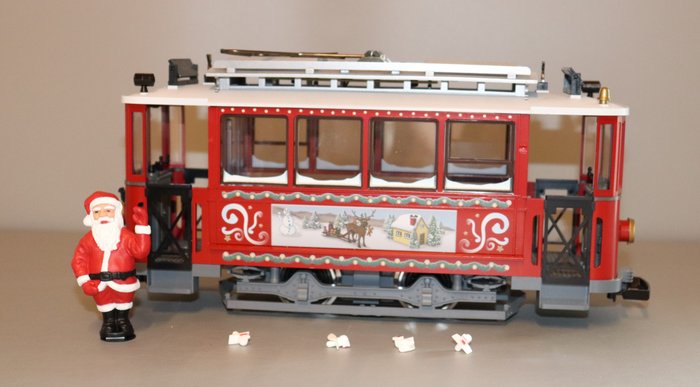 LGB G - 72351 - Spårvagnsstartuppsättning - Julspårvagn med transformator och järnvägscirkel och jultomten; Jul 2015