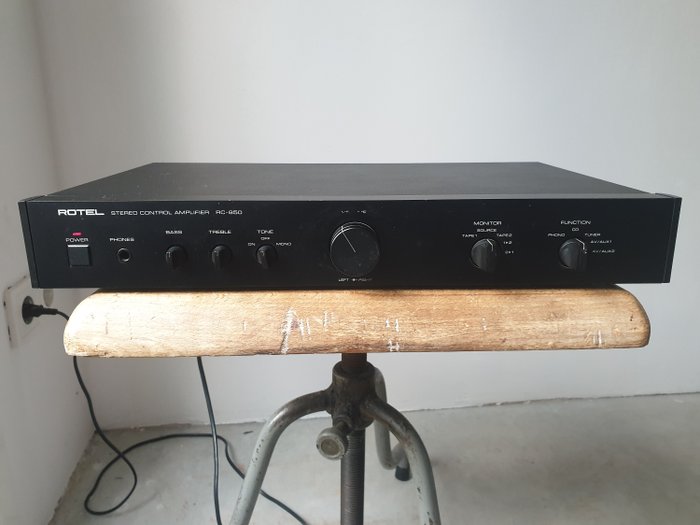 Rotel - RC-850  - Pre-amplifier