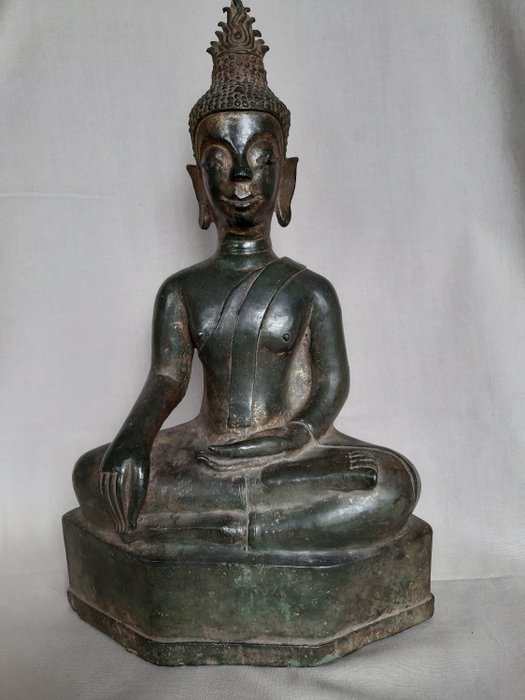 Großer antiker Buddha - Bronze - Laos - 17./18. Jahrhundert