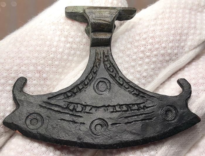 Viking age. Brons Rare pendant / amulet in the form of a combat galley with die-cut circle decoration. – (1)