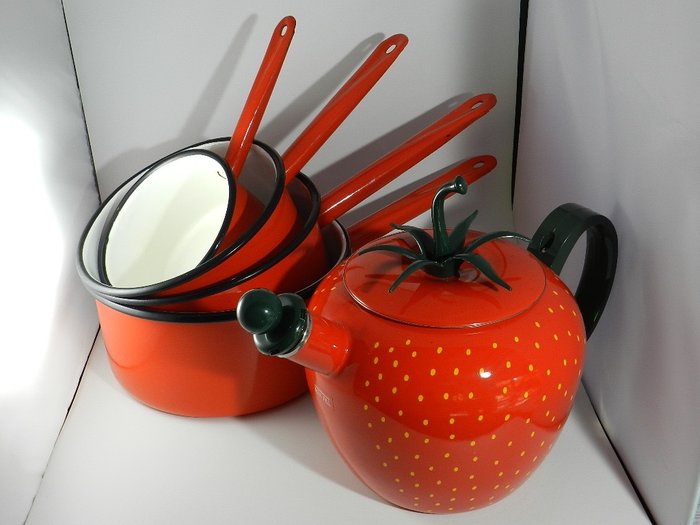 Vintage -COPCO en Westen Duo Leoni - Whistling kettle with set of 4 saucepans - Enamel