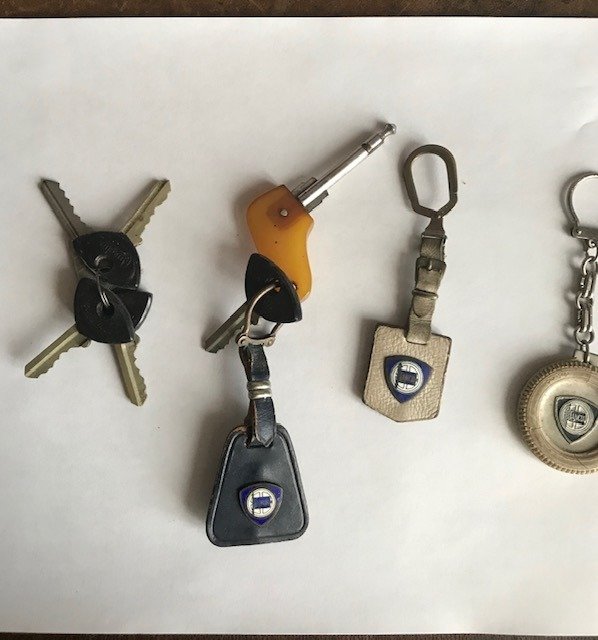 Viele verschiedene Lancia Aurelia Schlüssel und Schlüsselringe, Aprilia aus den 1950er Jahren - LANCIA AURELIA,APRILIA - Lancia - 1950-1960