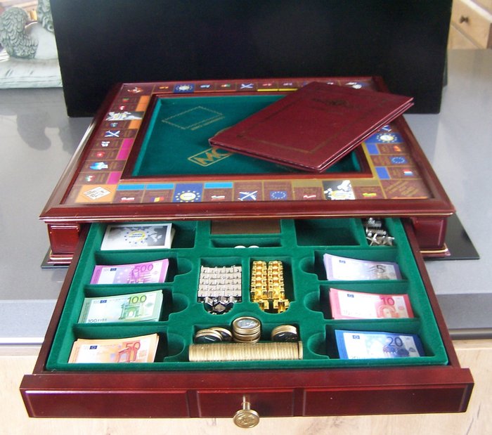 Jogo de tabuleiro do Franklin Mint Monopoly Euro (1) - Latão, Madeira - Mogno
