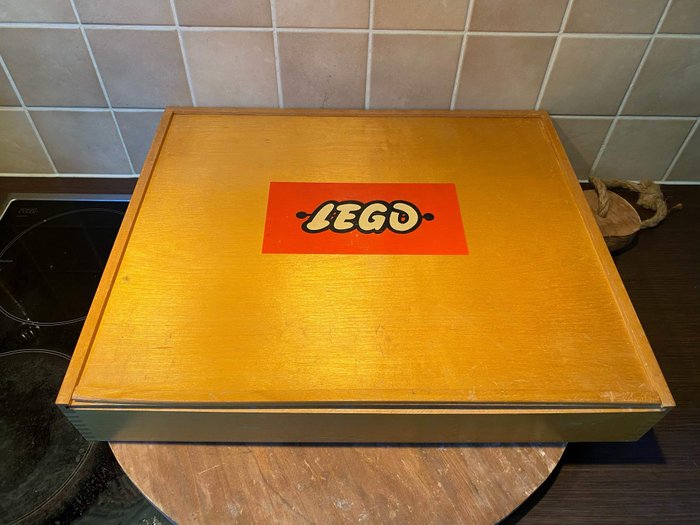 LEGO - Gear - 700L - Trälagerbox med innehåll - 1960-1969 - Nederländerna