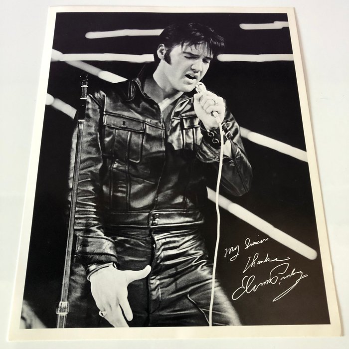 Elvis Presley & Related – Original Elvis signed B/W poster – Ondertekende memorabilia (originele handtekening) – 1969/1977