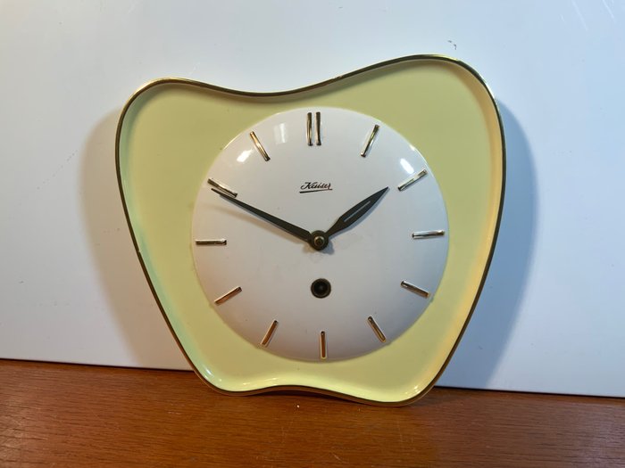 Kaiser & Co - Żółty zegar ścienny z lat pięćdziesiątych