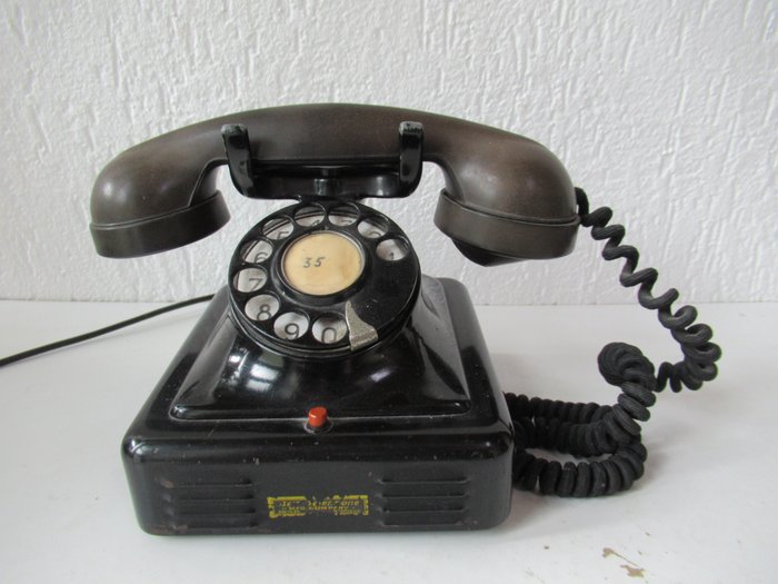 Bell Telephone - MFG Company - Anvers - Belgique - 帶電木的金屬電話，1950年代 - 金屬和電木