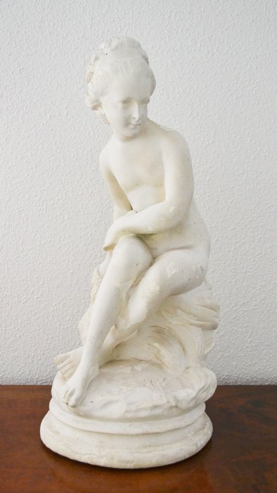 After Étienne-Maurice Falconet (1716-1791) - Beeld, 'Klein meisje verbergt Cupido's boog' - 60 cm - Gips - Eerste helft 20e eeuw