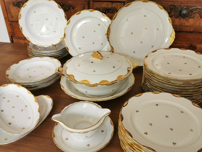 Porcelaine de Limoges & Berry - Modèle DLT Memum - Servicio de mesa - 10 personas - decoración con dorado y tréboles - Porcelana