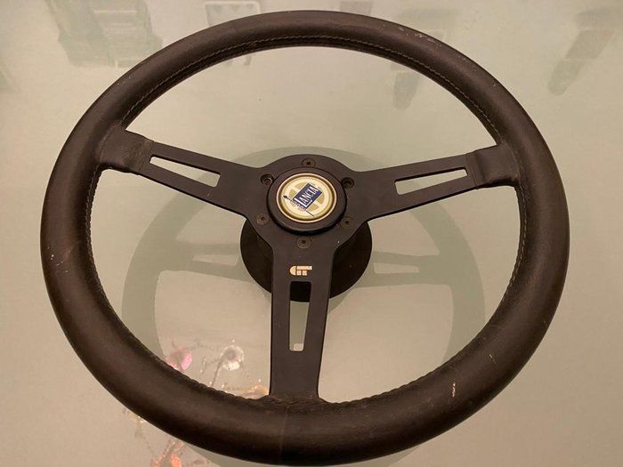 Steering Wheel - Volante momo per lancia delta hf integrale - Momo