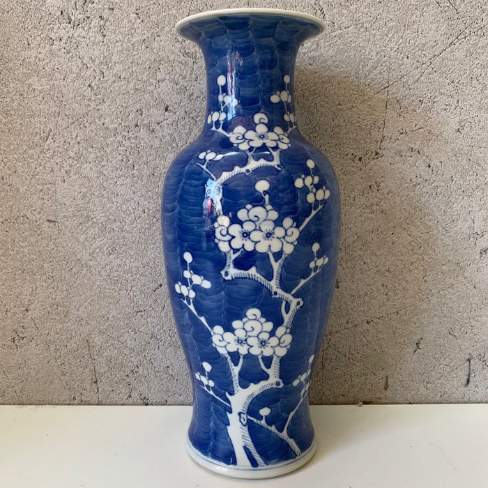 Vaso cinese - Fiore di ciliegio - Blu e bianco - Porcellana - Prugno - Cina - Inizio XX secolo