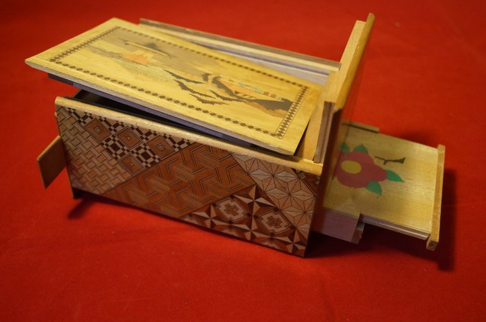 Japanska pussel Himitsu-Bako låda - olika träslag