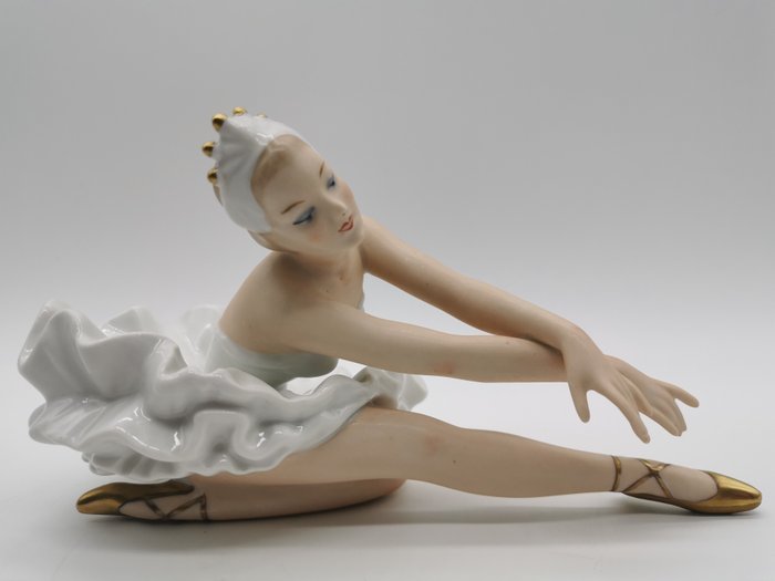 Wallendorf - Ballerina - Swan Lake - modèle no 1753 - Porcelaine