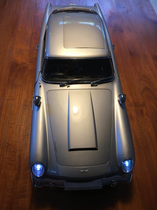 Eaglemoss 1:8 - 模型轎跑車 - Aston Martin DB5 James Bond 007