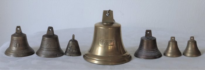 大型船鈴，帶雕刻1827 + 6鈴 (7) - 青銅-黃銅-銅