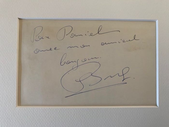 Jacques Brel – Jacques Brel with original autographed page – Ondertekende memorabilia (originele handtekening) – 1971/1965